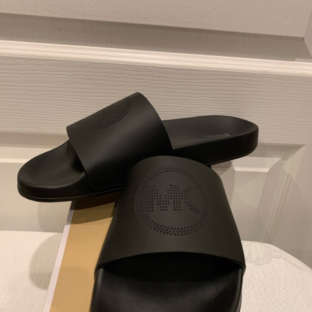 MK GILMORE Leather Pool Slides